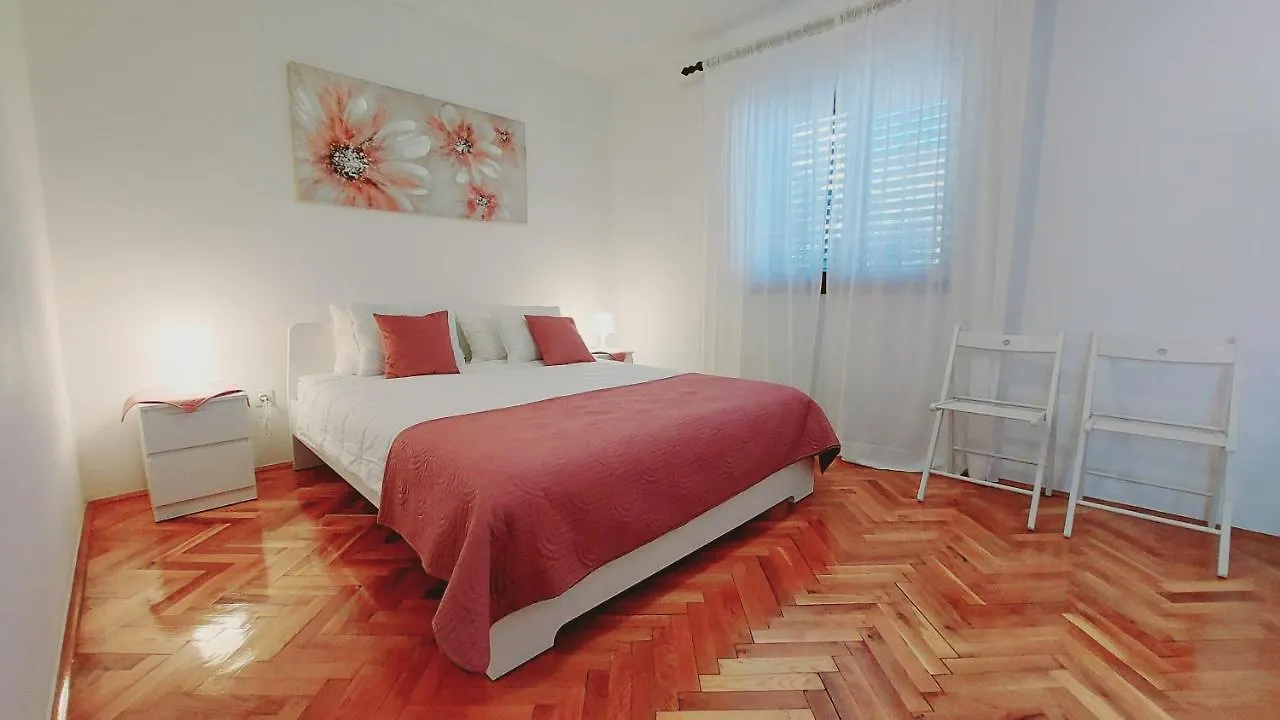 Apartment With A Large Terrace, 80 Meters From The Beach Pjescana Uvala 0*,  Croatia