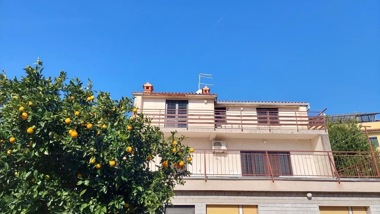 Apartment With A Large Terrace, 80 Meters From The Beach Pjescana Uvala 0*,  Croatia