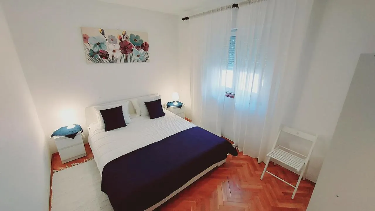 Apartment With A Large Terrace, 80 Meters From The Beach Pjescana Uvala