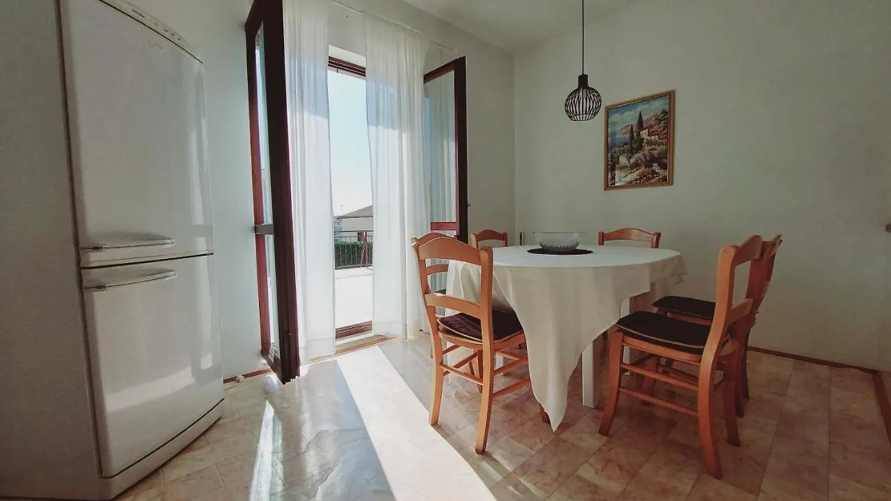 Apartment With A Large Terrace, 80 Meters From The Beach Pjescana Uvala